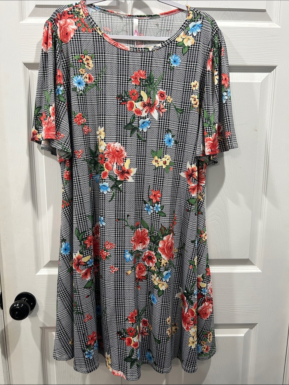 NWOT curvy lovey Floral Plaid Swing Dress - Black & Multi